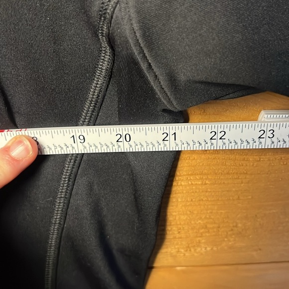 Under Armour Wonens Sweatshirt hooded black Large Lightweight Reflective Pockets - Picture 2 of 8